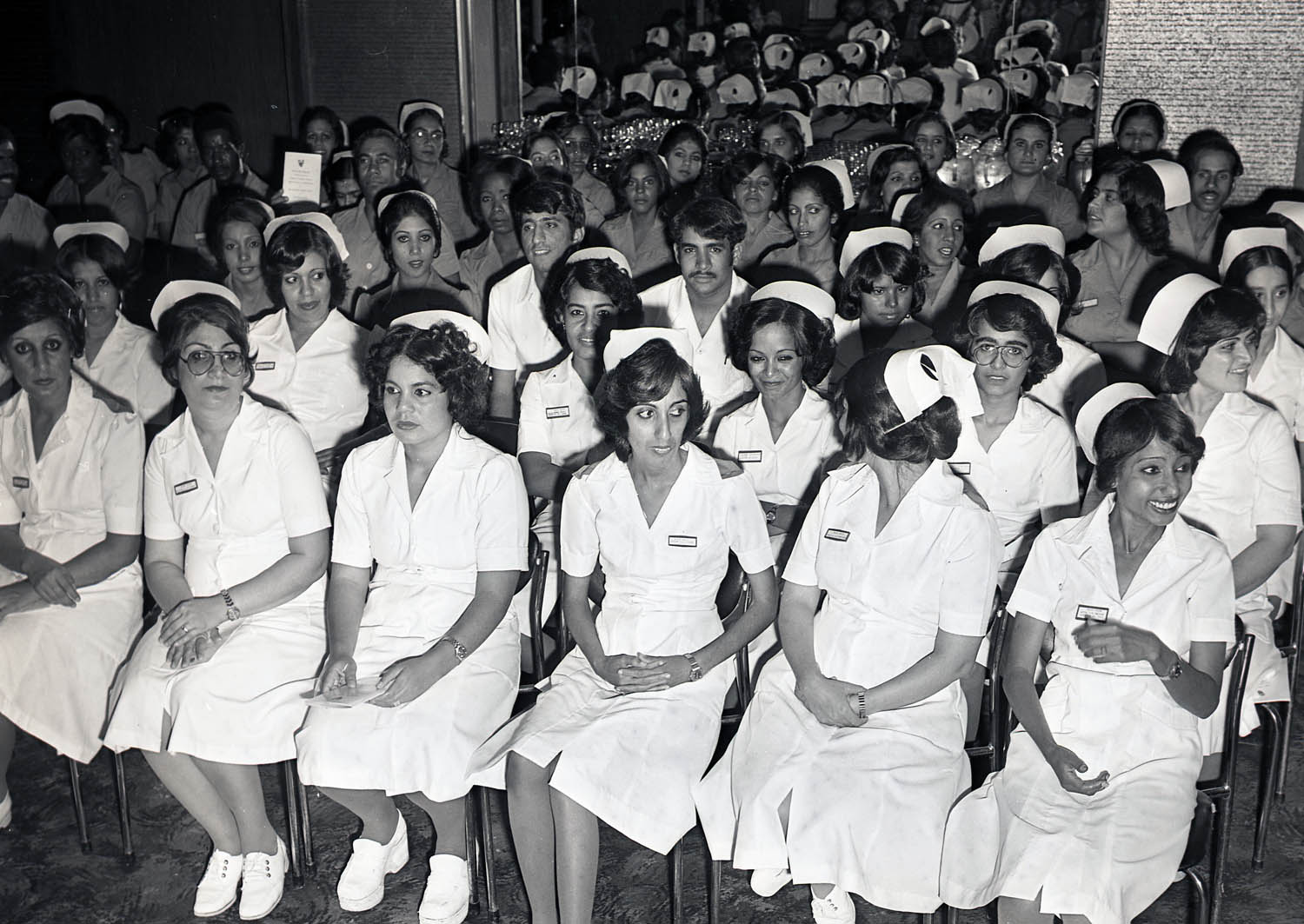 Nursing staff honoured, December 1976 Bahrain News Agency
